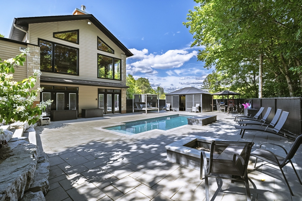 Groupe Guillemette - Terrasse avec piscine